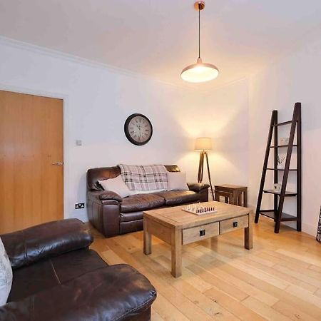 Modern & Spacious Apartment In City Centre แอเบอร์ดีน ภายนอก รูปภาพ