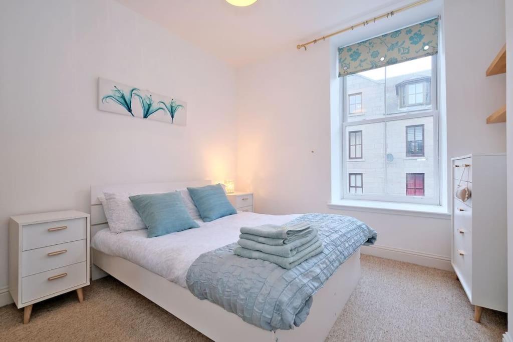 Modern & Spacious Apartment In City Centre แอเบอร์ดีน ภายนอก รูปภาพ